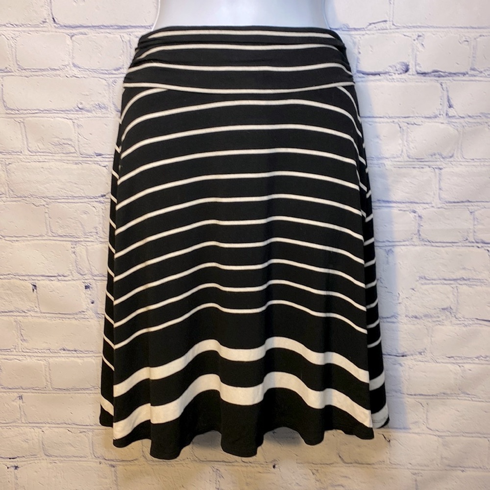 Merona Skirt Womens S Black and White striped Excellent Condition!